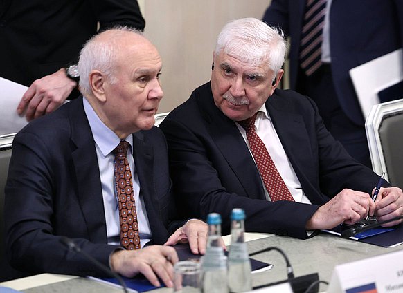 Заместитель Ответственного секретаря Парламентской Ассамблеи ОДКБ – полномочный представитель Федерального Собрания РФ Михаил Кротов и Первый заместитель Председателя Комитета по международным делам Алексей Чепа