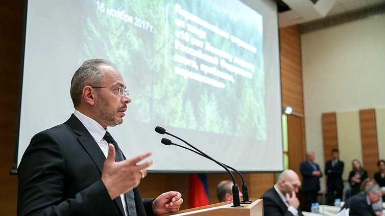 Председатель Комитета по природным ресурсам, собственности и земельным отношениям Николай Николаев. Автор фото: Марат Абулхатин/Фотослужба Государственной Думы