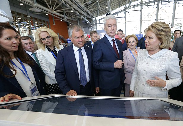 Заместитель Председателя Правительства РФ Татьяна Голикова, Председатель Государственной Думы Вячеслав Володин, Председатель Совета Федерации Валентина Матвиенко и мэр Москвы Сергей Собянин