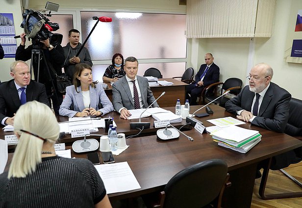 Заседание Комитета по государственному строительству и законодательству