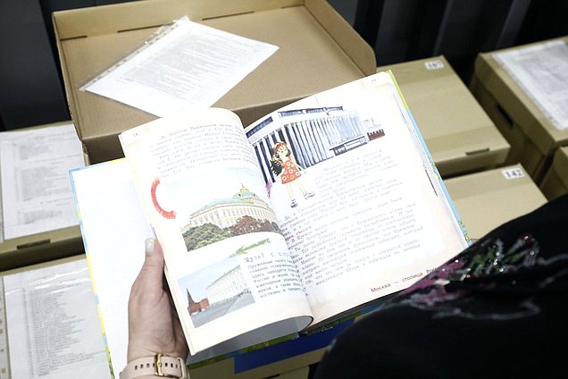Отправка книг Парламентской библиотекой для школ Херсонской и Запорожской областей