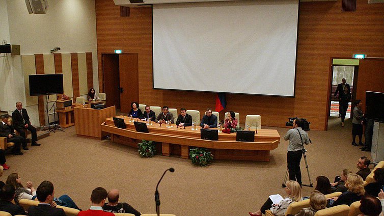   Творческая встреча со съемочной группой и актерами фильма Егора Кончаловского "Возвращение в "А".