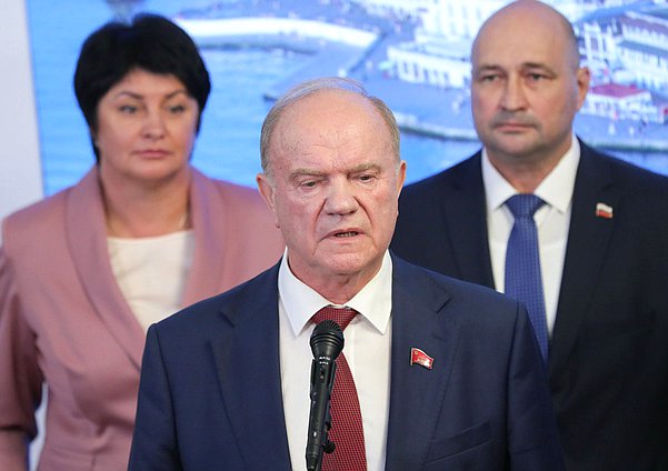 Руководитель фракции КПРФ Геннадий Зюганов