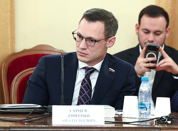 Член Комитета по охране здоровья Дмитрий Гарцев