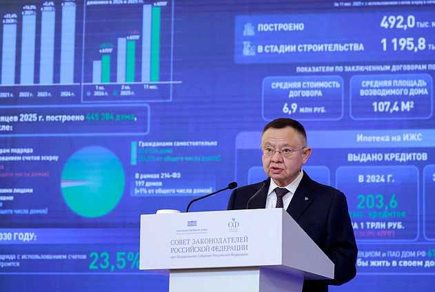 Министр строительства и ЖКХ РФ Ирек Файзуллин