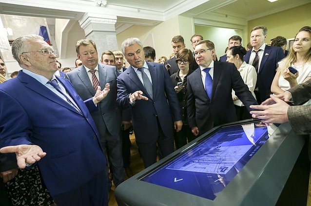 Руководитель фракции ЛДПР Владимир Жириновский, Председатель Комитета по аграрным вопросам Владимир Кашин, Председатель ГД Вячеслав Володин, Министр строительства и жилищно-коммунального хозяйства Владимир Якушев