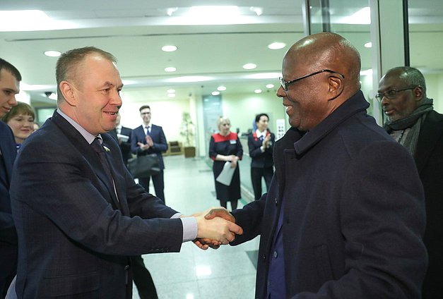 Deputy Chairman of the Committee on Economic Policy Stanislav Naumov and members of the delegation of the African Parliamentary Union