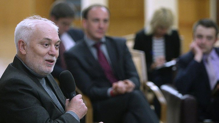 Заседание медиа клуба Государственной Думы.  Гостем клуба стал Рустам Арифджанов.
