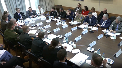 Круглый стол Комитета по молодежной политике на тему "Механизмы поддержки волонтеров, помогающих на приграничных территориях"