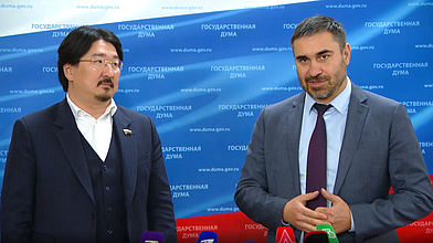 Пресс-подход Председателя Комитета по охране здоровья Дмитрия Хубезова и заместителя Председателя Комитета Бадмы Башанкаева на тему «Кадровые изменения и законодательные планы Комитета по охране здоровья»