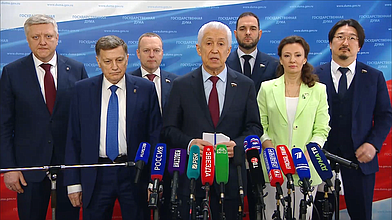 Пресс-подход представителей фракции "Единая Россия"