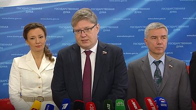 Пресс-подход представителей фракции "Единая Россия"