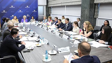 Заседание Комитета по защите семьи, вопросам отцовства, материнства и детства