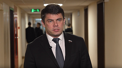 Пресс-подход Председателя Комитета по информационной политике, информационным технологиям и связи Сергея Боярского