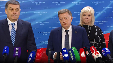 Пресс-подход представителей фракции "Единая Россия"