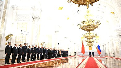 Руководитель фракции КПРФ Геннадий Зюганов кратко пообщался с Председателем КНР Си Цзиньпином