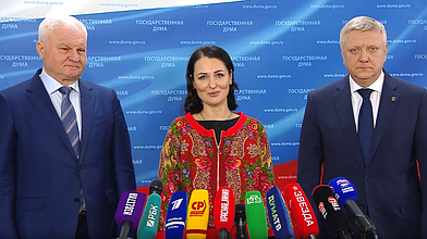 Пресс-подход представителей фракции "Единая Россия"