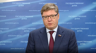 Пресс-подход заместителя руководителя фракции «Единая Россия» Андрея Исаева
