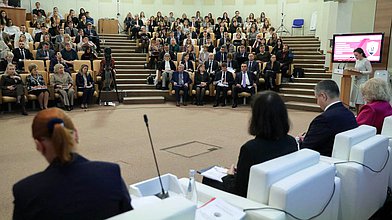 Парламентские слушания Комитета по защите семьи, вопросам отцовства, материнства и детства на тему "Реализация демографической политики в России: проблемы, перспективы развития и законодательные решения"
