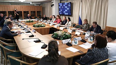 Круглый стол на тему «О совершенствовании федерального законодательства в части защиты женщин от склонения к искусственному прерыванию беременности»