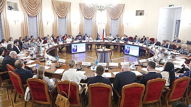 Круглый стол фракции "Новые люди" на тему "Вопросы регулирования психологической деятельности в России"