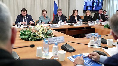 Круглый стол Комитета по энергетике на тему "Роль ТЭК в достижении целей национального плана мероприятий адаптации к изменениям климата. Наилучшие корпоративные практики"