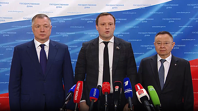 Пресс-подход Председателя Комитета по строительству и жилищно-коммунальному хозяйству Сергея Пахомова, кандидата на должность заместителя Председателя Правительства РФ Марата Хуснуллина и кандидата на должность Министра строительства и ЖКХ Ирека Файзуллина