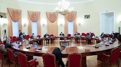 Круглый стол на тему: «Законодательные аспекты обращения на территории Российской Федерации высокотехнологичных лекарственных препаратов»