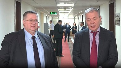 Пресс-подход Председателя Комитета по делам СНГ, евразийской интеграции и связям с соотечественниками Леонида Калашникова и заместителя Председателя Правительства РФ Алексея Оверчука